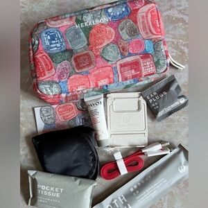 NEW- Japan Airlines JAL Business Class Amenity Kit Pouch Heralbony